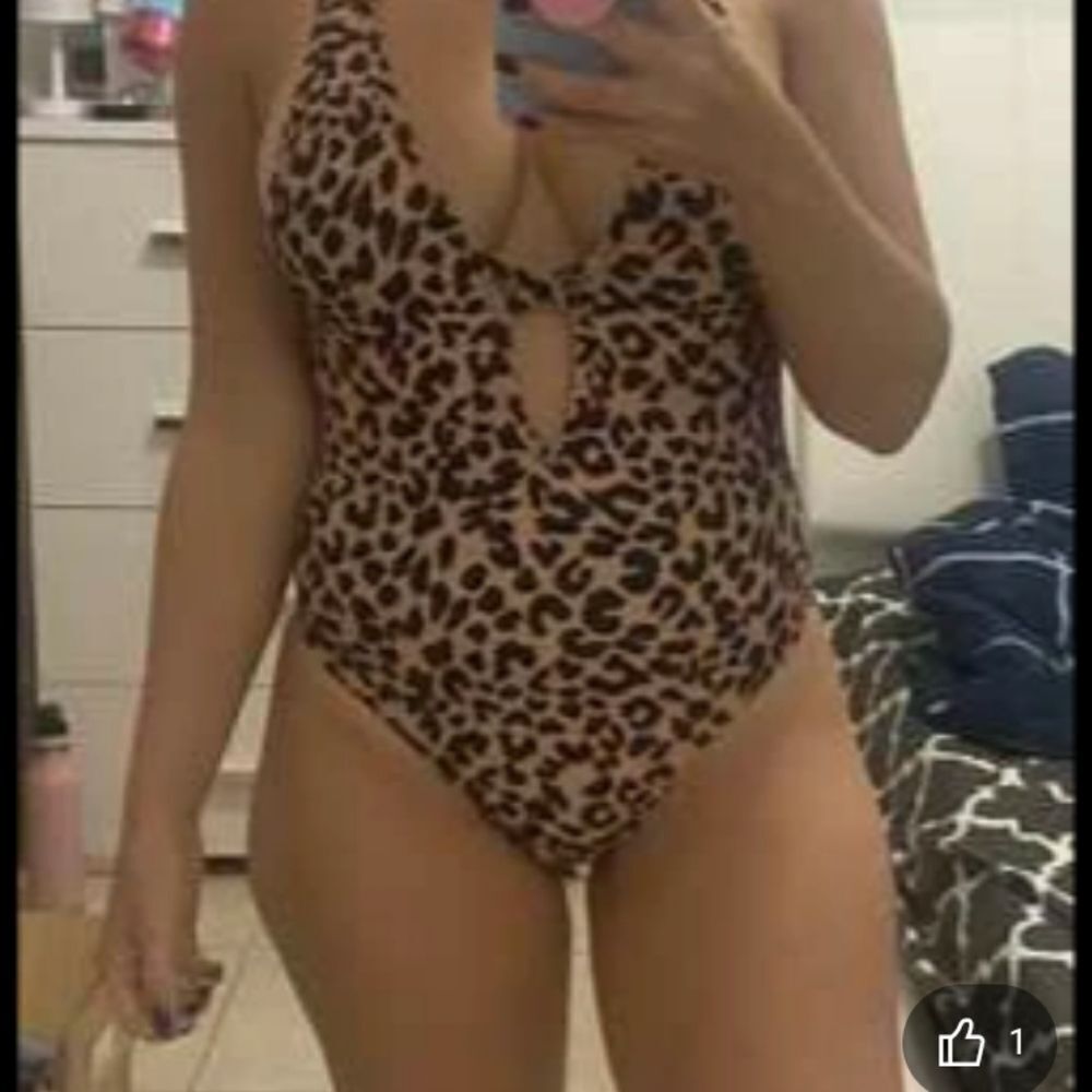 LEAPORD PRINT CRISCROSS BACK 1PC SWIMSUIT SZ MED(6) - Picture 6 of 8